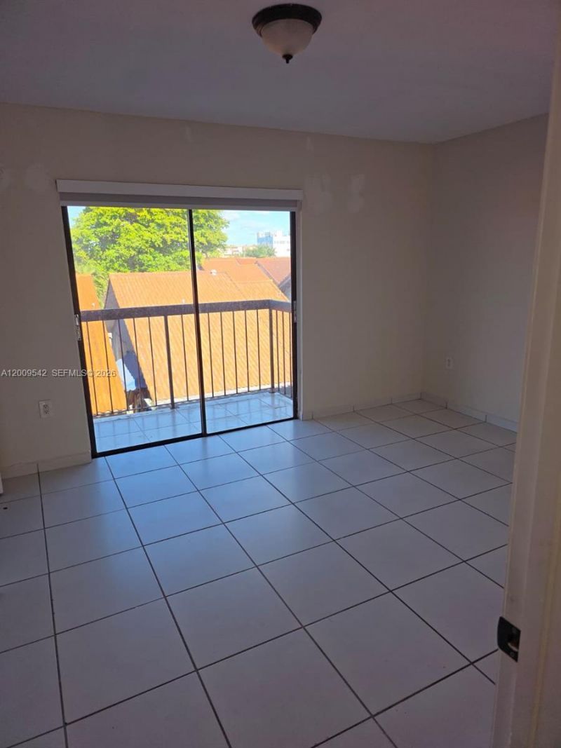 2186 W 60th St , Unit 20208, Hialeah, FL 33016 Photo