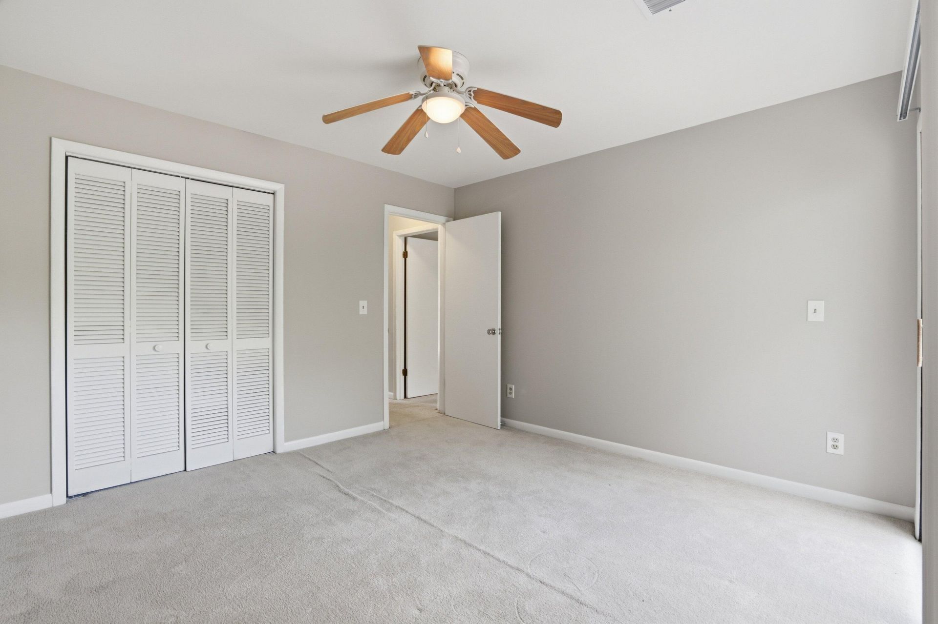 605 Waterwood Drive Photo 18
