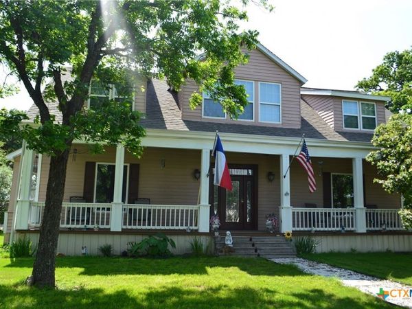 3202 N Travis Avenue , Cameron, TX 76520