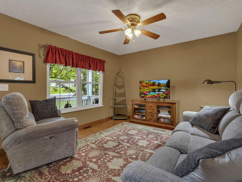 511 Laurel Drive SW, Etna, OH 43062 Photo 5