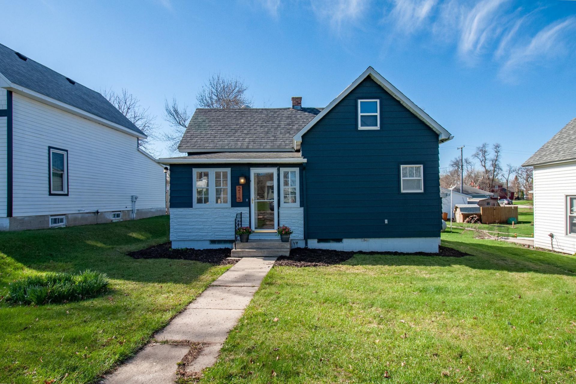 215 2nd Avenue NW primary photo