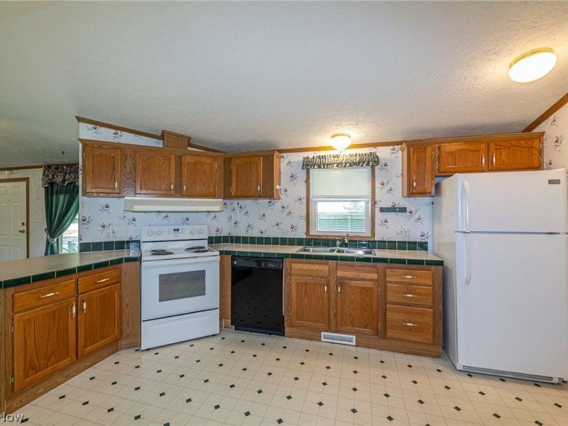 9 Overland Drive, Olmsted Township, OH 44138 Photo 16