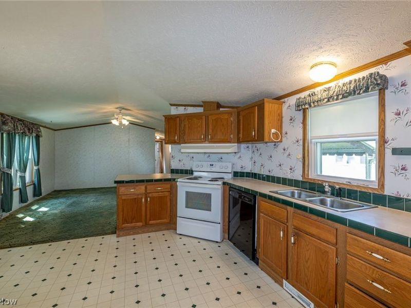 9 Overland Drive, Olmsted Township, OH 44138 Photo 18