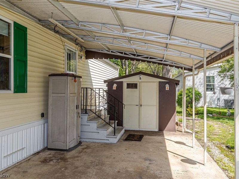 9 Overland Drive, Olmsted Township, OH 44138 Photo 4