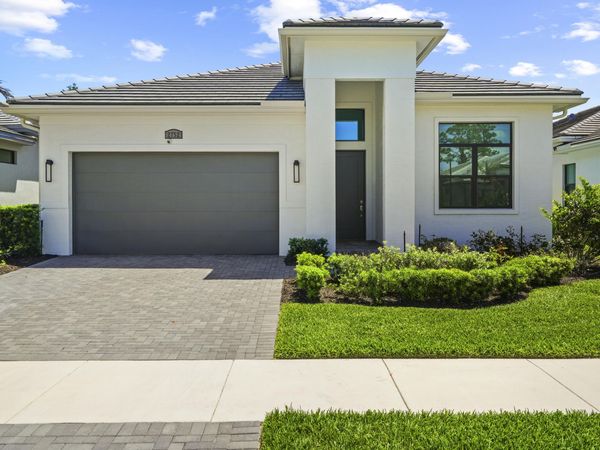 2752 SE Ashfield Drive, Port St. Lucie, FL 34984