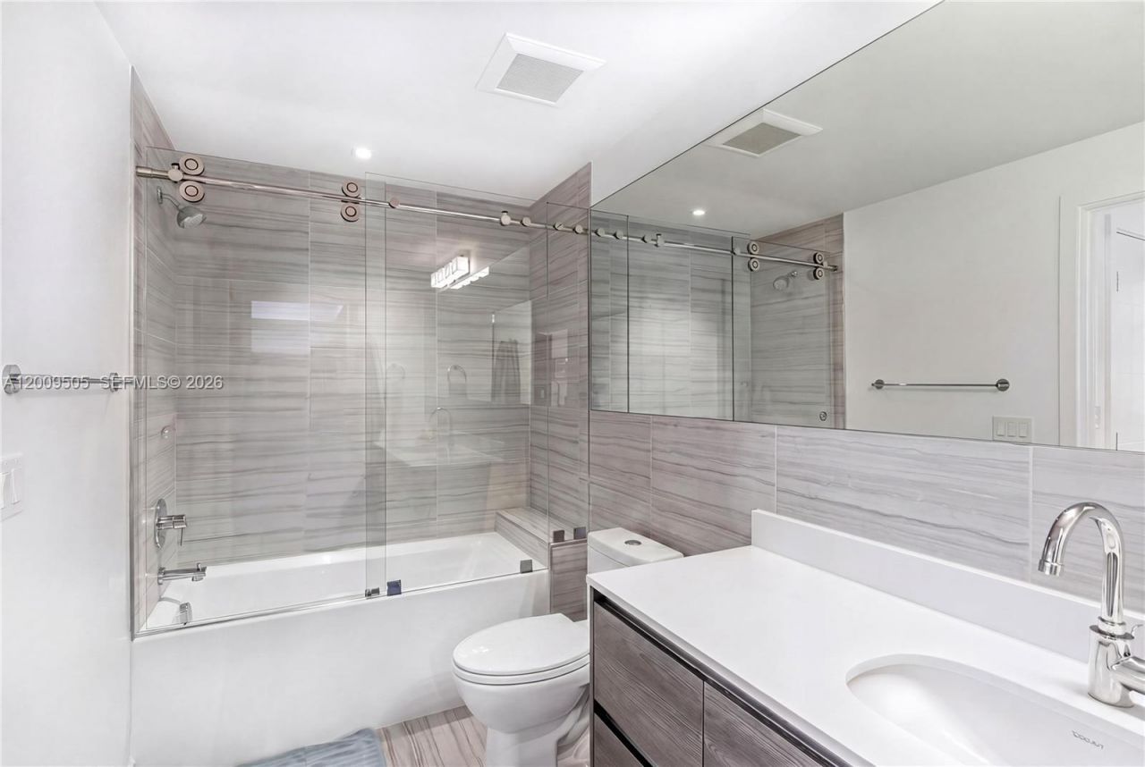 301 Altara Ave, Unit 822, Coral Gables, FL 33146 Photo