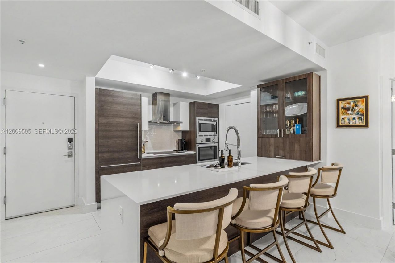 301 Altara Ave, Unit 822, Coral Gables, FL 33146 Photo