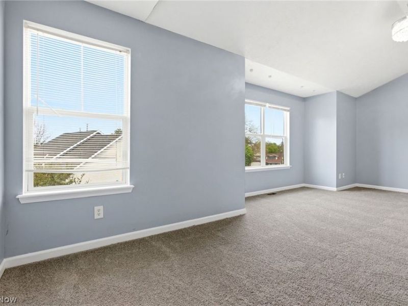 17583 Wildwood Lane, Cleveland, OH 44119 Photo 14