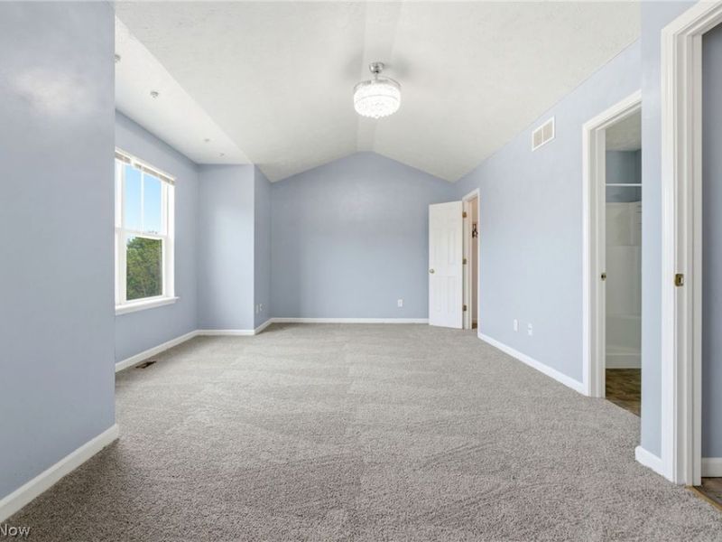 17583 Wildwood Lane, Cleveland, OH 44119 Photo 15