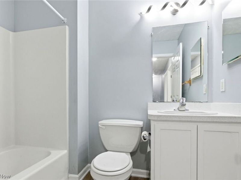 17583 Wildwood Lane, Cleveland, OH 44119 Photo 20