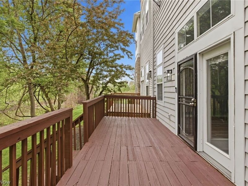 17583 Wildwood Lane, Cleveland, OH 44119 Photo 21