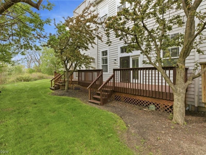 17583 Wildwood Lane, Cleveland, OH 44119 Photo 22