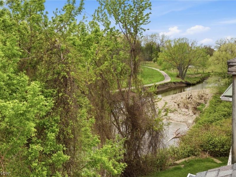 17583 Wildwood Lane, Cleveland, OH 44119 Photo 29