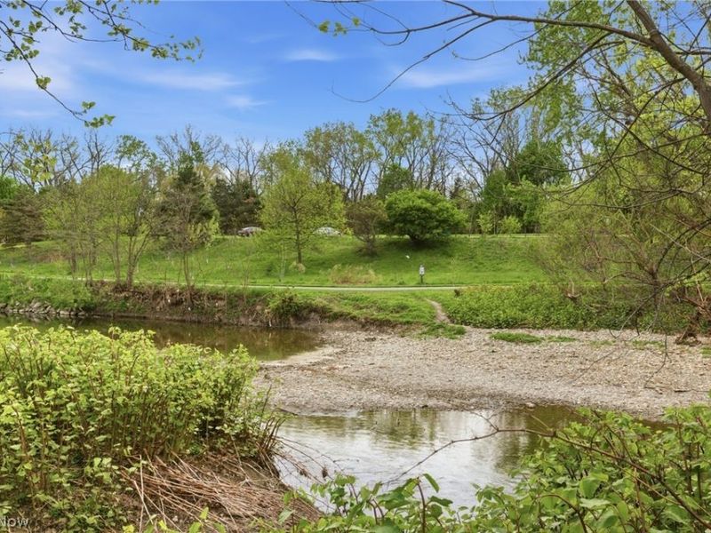 17583 Wildwood Lane, Cleveland, OH 44119 Photo 30