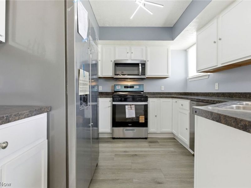 17583 Wildwood Lane, Cleveland, OH 44119 Photo 8