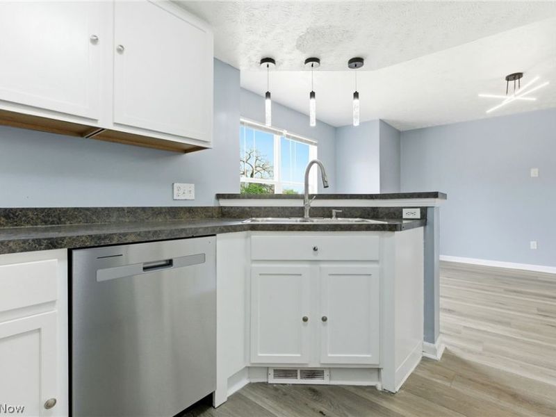 17583 Wildwood Lane, Cleveland, OH 44119 Photo 9