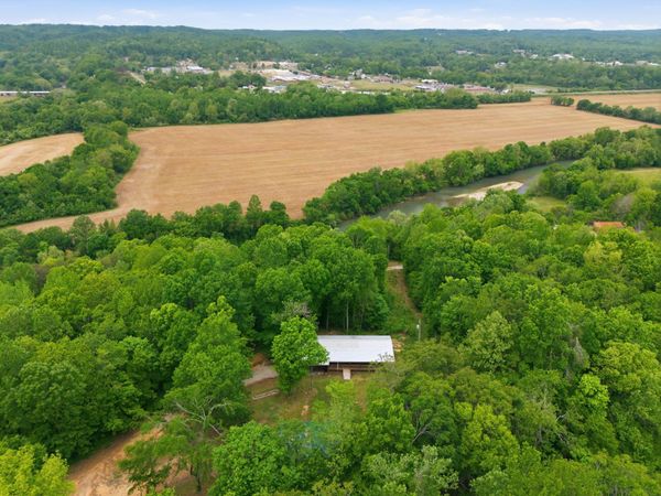 309 River Bluff Rd , Linden, TN 37096