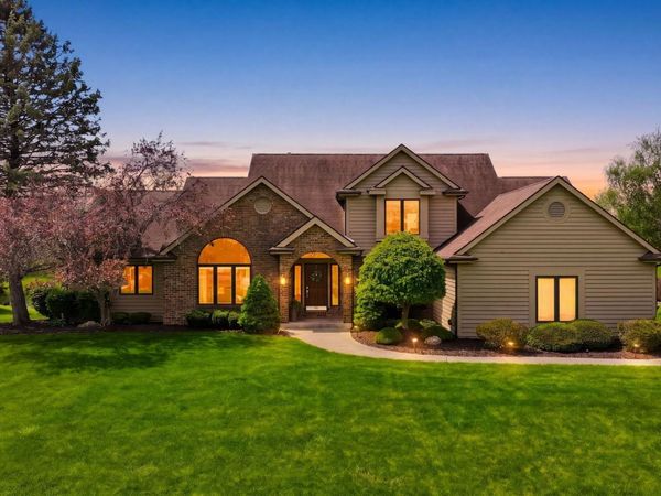 8384 N Roanoke Road, Roanoke, IN 46783