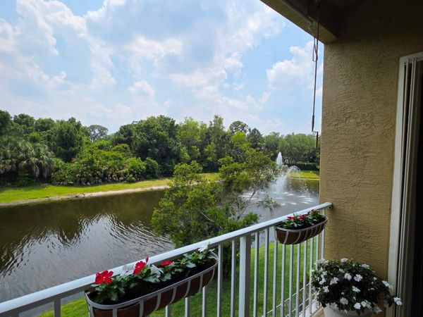 1560 SE Hampshire Way, Unit 204, Stuart, FL 34994