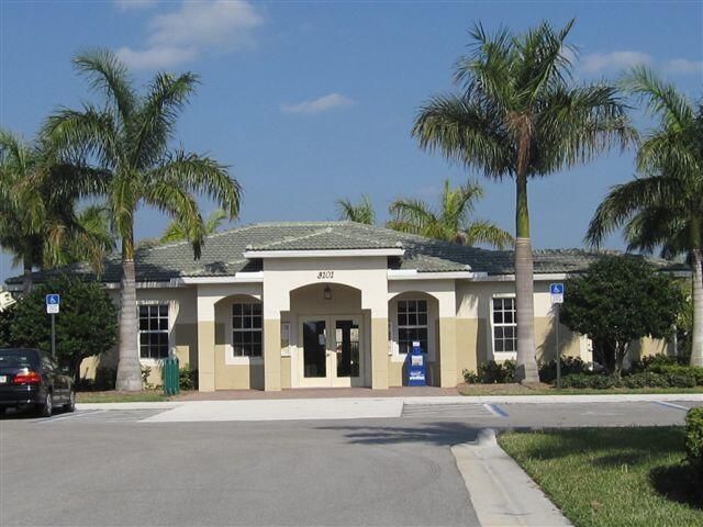 1560 SE Hampshire Way, Unit 204, Stuart, FL 34994 Photo