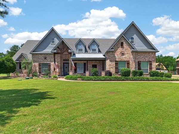 657 Hidden Lakes Boulevard , Gunter, TX 75058