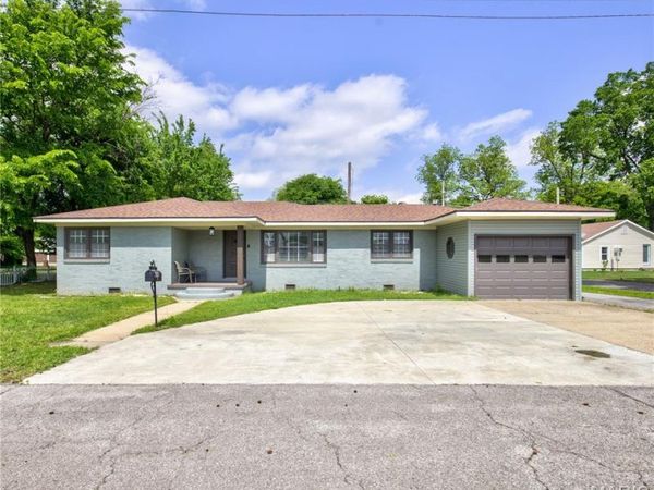 209 E Pine St, East Prairie, MO 63845