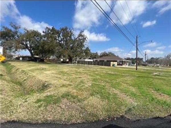 100 TRAVIS Street , Paradis, LA 70080
