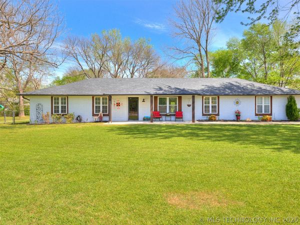 7033 E Battenfield Drive , Claremore, OK 74019