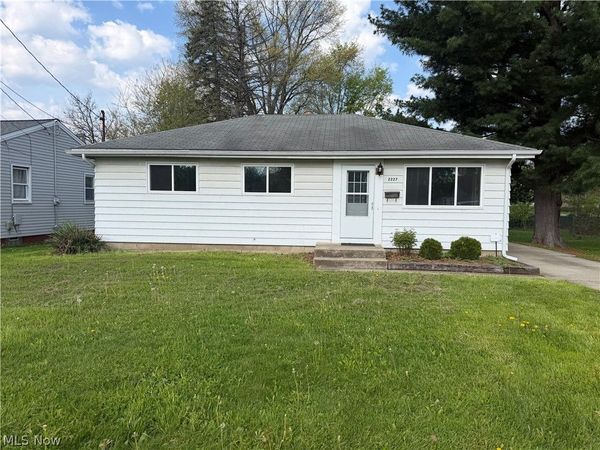 2227 Ogden Avenue NW, Warren, OH 44483