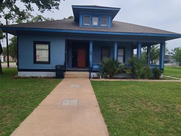 615 E Washington ST, Giddings, TX 78942