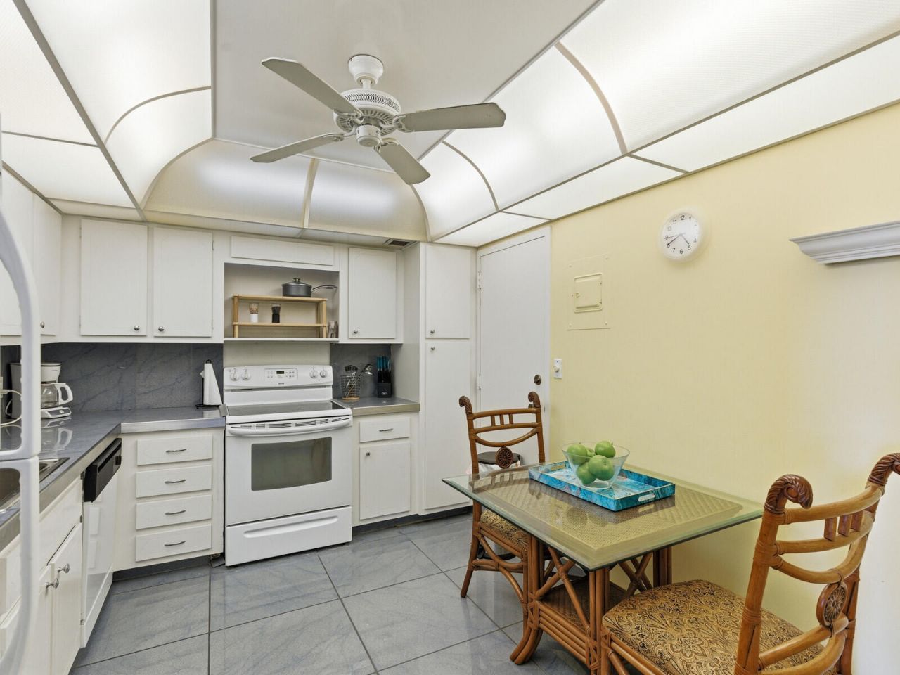 427 Golden Isles Drive, Unit Apt 16a, Hallandale Beach, FL 33009 Photo