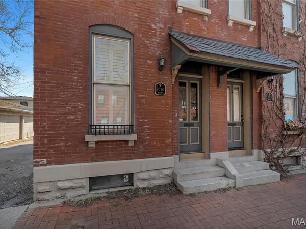 2016 Menard Street , St Louis, MO 63104