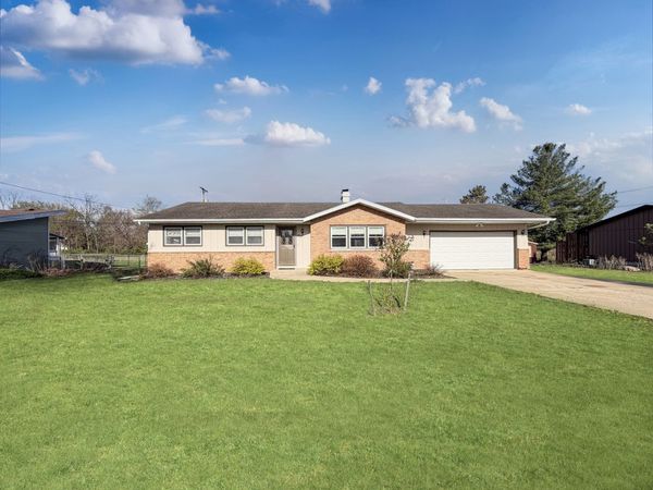 527 Timber Hills Drive , Freeport, IL 61032