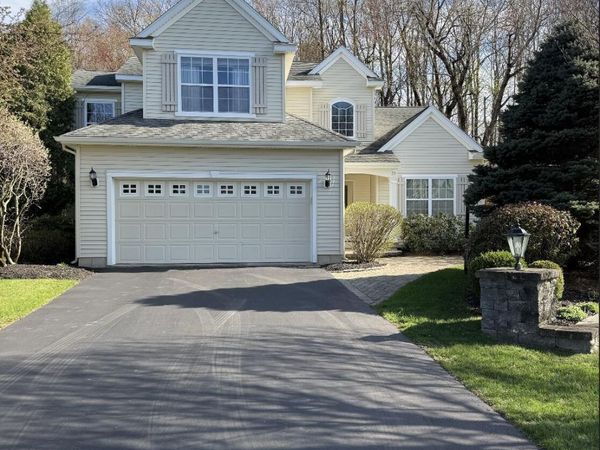 25 Brittany Oaks, Clifton Park, NY 12065