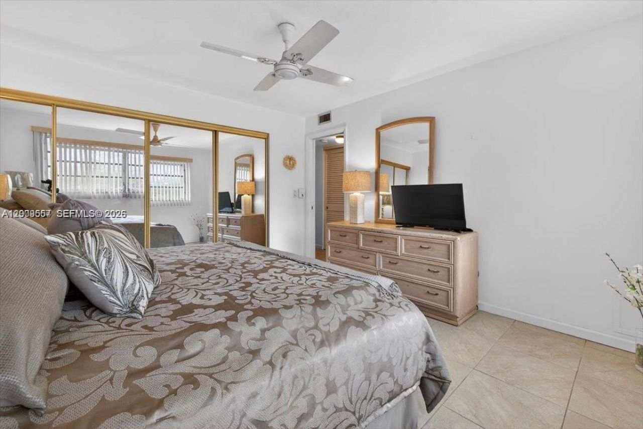 180 NE 12th Ave , Unit 15B, Hallandale Beach, FL 33009 Photo