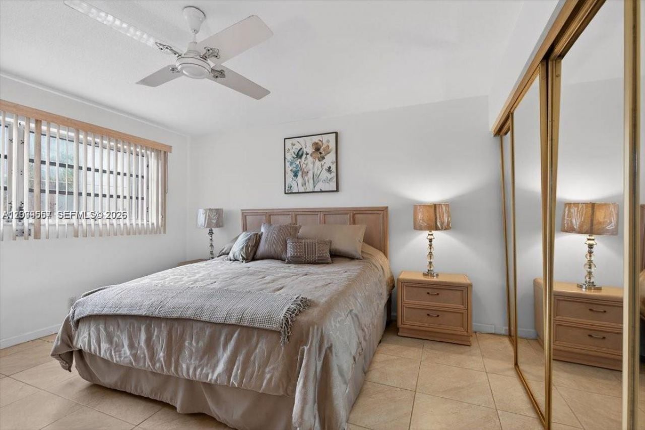 180 NE 12th Ave , Unit 15B, Hallandale Beach, FL 33009 Photo