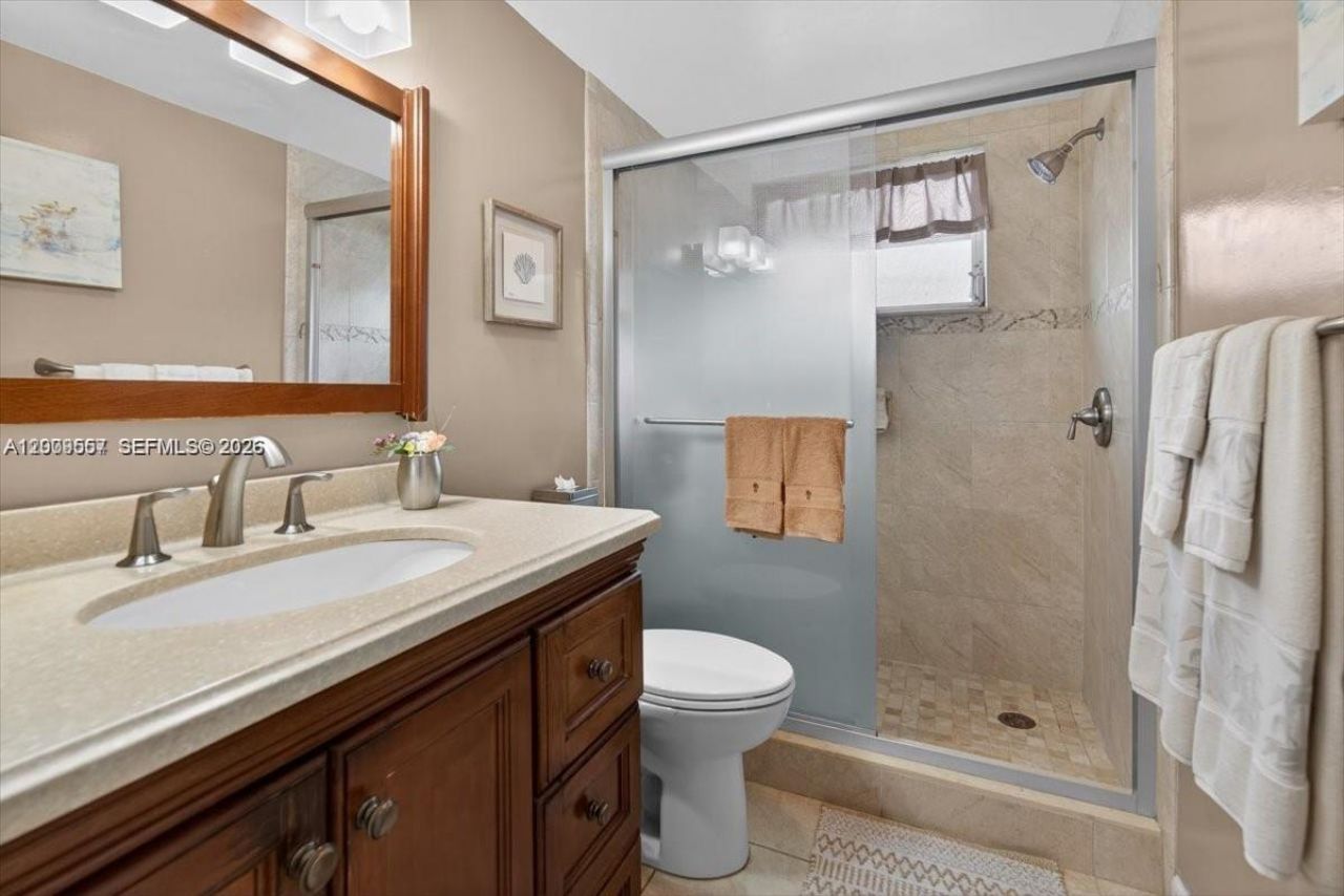 180 NE 12th Ave , Unit 15B, Hallandale Beach, FL 33009 Photo