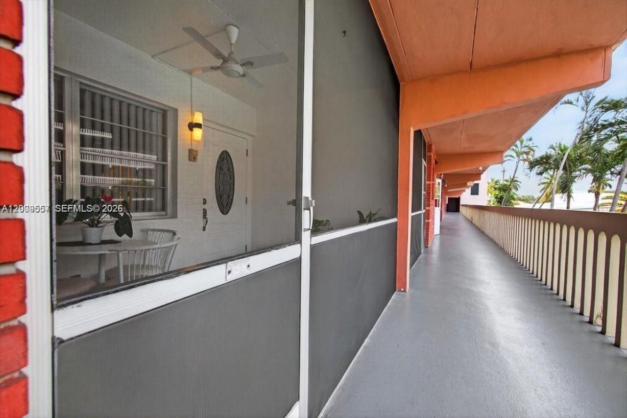 180 NE 12th Ave , Unit 15B, Hallandale Beach, FL 33009 Photo