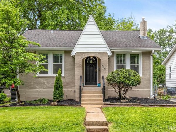 886 Warwick Lane, Glendale, MO 63122