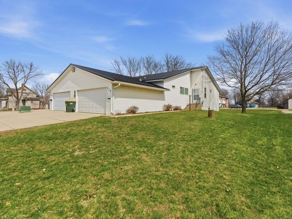 916 Armstrong Boulevard N, Saint James, MN 56081