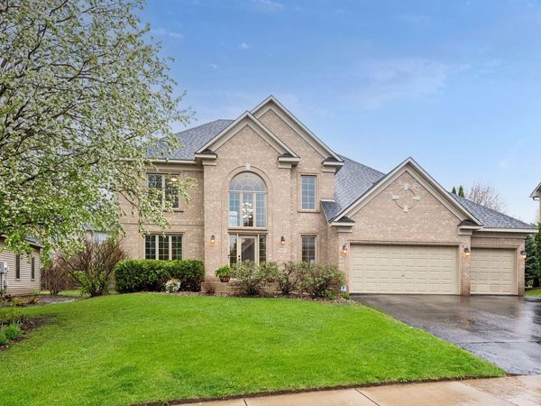 607 Carver Bluffs Parkway , Carver, MN 55315