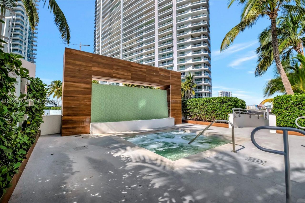 350 S Miami Ave , Unit 1703, Miami, FL 33130 Photo