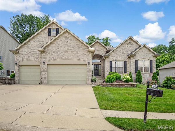 6142 Stone Wolfe Drive, Glen Carbon, IL 62034