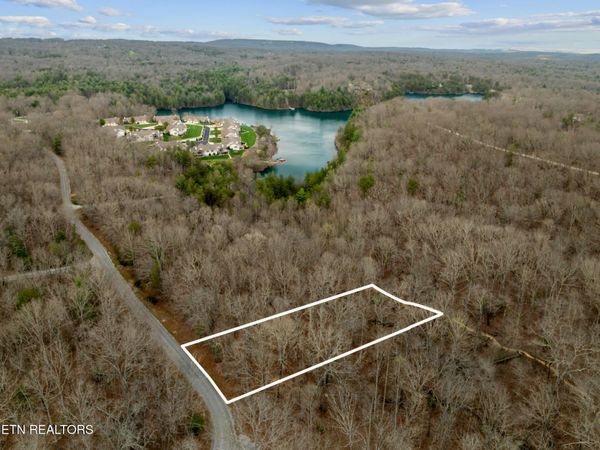 131 Hunterwood Lane, Crossville, TN 38558