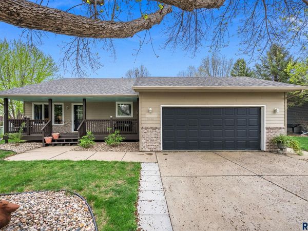 1600 S Hillview Rd, Sioux Falls, SD 57110