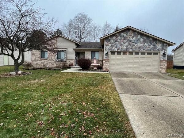 24778 Sarah Flynn , Novi, MI 48374