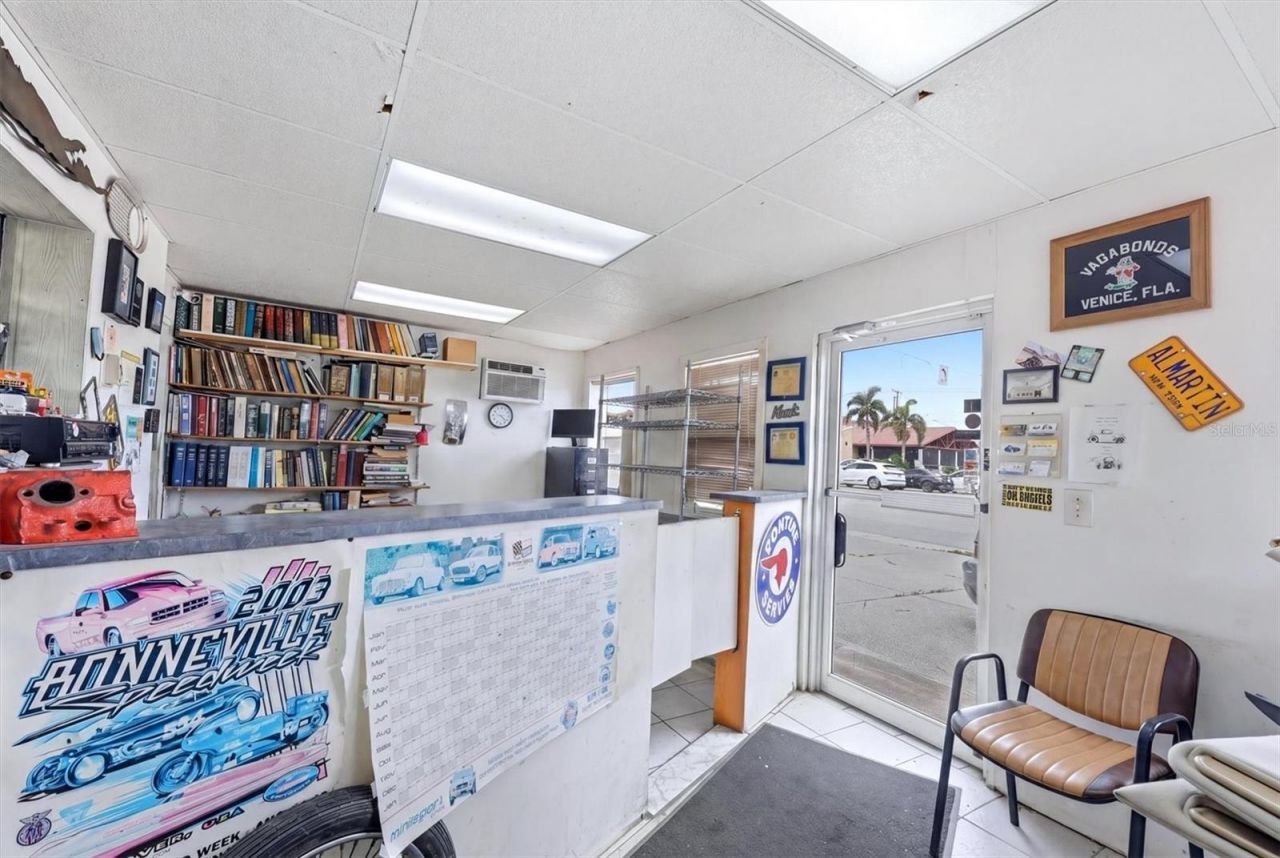 629 E Venice Avenue , Venice, FL 34285 Photo