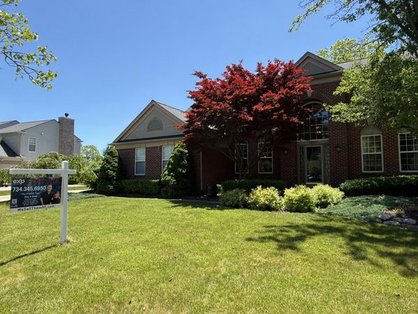 48871 Manhattan Circle, Canton, MI 48188