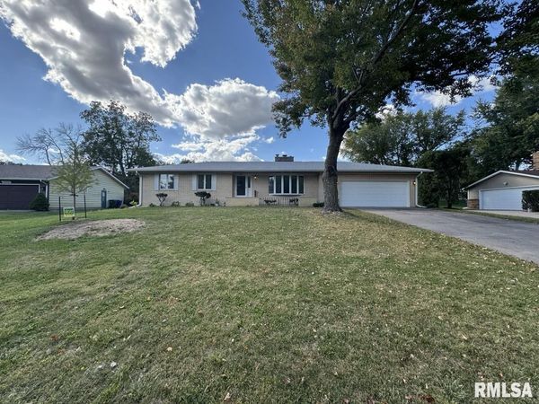 3816 RIDGEWOOD Drive , Davenport, IA 52807