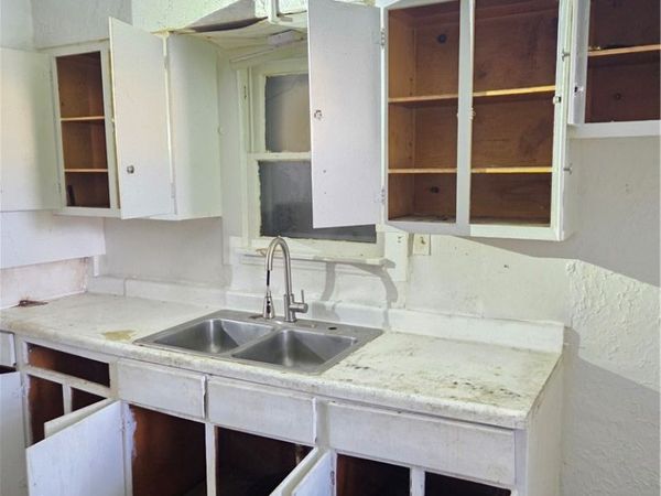 1749 Alcoy Road, Cleveland, OH 44112